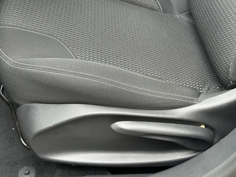 Photo de la voiture PEUGEOT 208 1.2 PureTech 110ch S&S BVM5 Allure