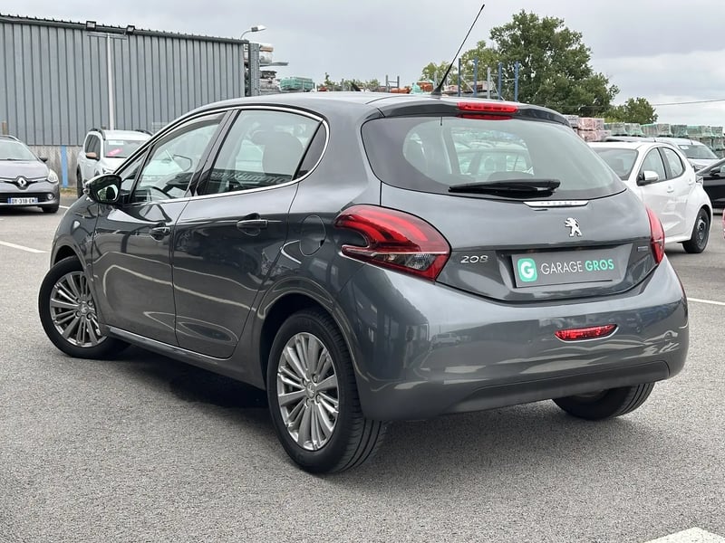 Photo de la voiture PEUGEOT 208 1.2 PureTech 110ch S&S BVM5 Allure