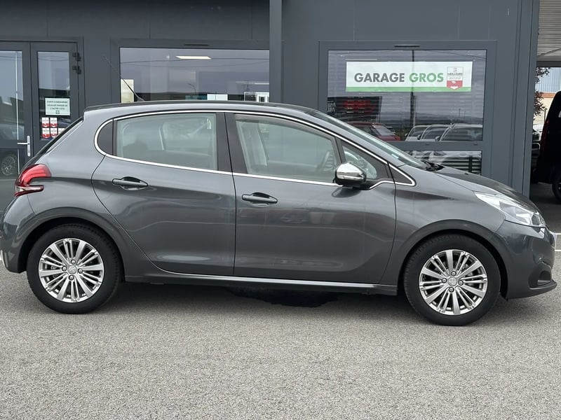 Photo de la voiture PEUGEOT 208 1.2 PureTech 110ch S&S BVM5 Allure