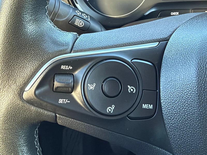 Photo de la voiture OPEL CROSSLAND 1.2 Turbo 110 ch BVM6 GS Line