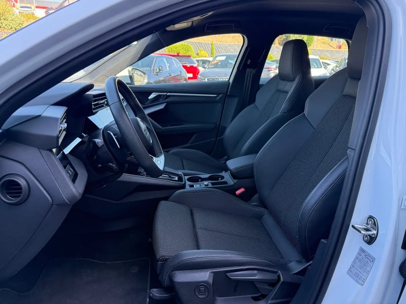 Photo de la voiture AUDI A3 SPORTBACK TFSI e Hybride rechargeable 204 S tronic 6 S line