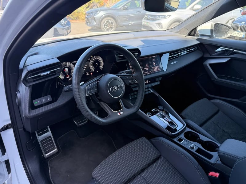 Photo de la voiture AUDI A3 SPORTBACK TFSI e Hybride rechargeable 204 S tronic 6 S line