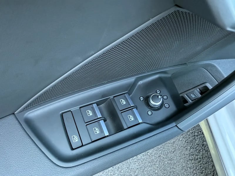 Photo de la voiture AUDI A3 SPORTBACK TFSI e Hybride rechargeable 204 S tronic 6 S line