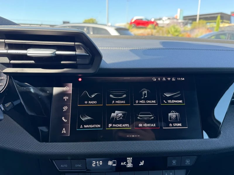 Photo de la voiture AUDI A3 SPORTBACK TFSI e Hybride rechargeable 204 S tronic 6 S line