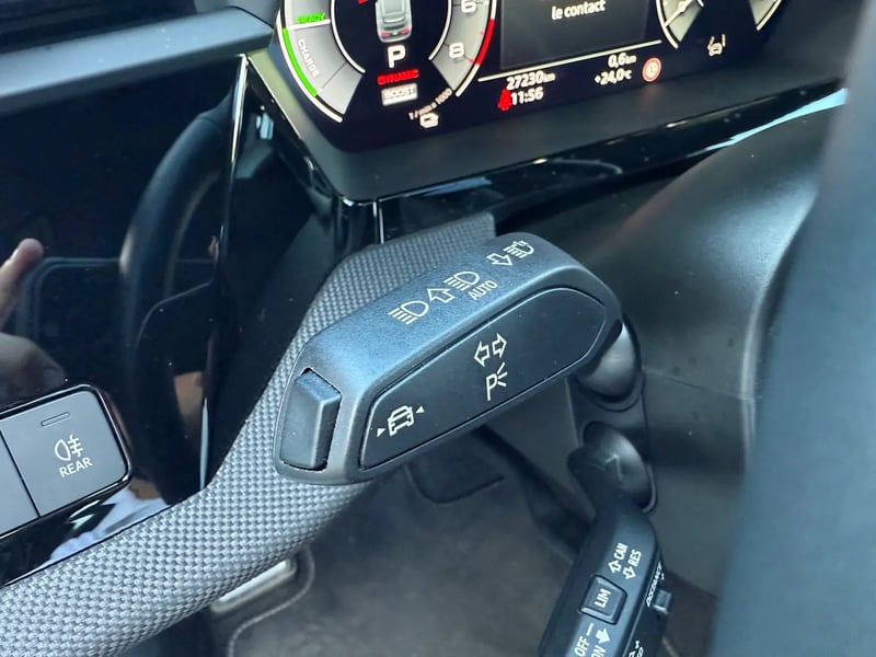 Photo de la voiture AUDI A3 SPORTBACK TFSI e Hybride rechargeable 204 S tronic 6 S line