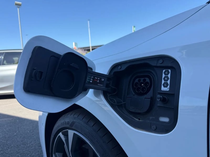 Photo de la voiture AUDI A3 SPORTBACK TFSI e Hybride rechargeable 204 S tronic 6 S line