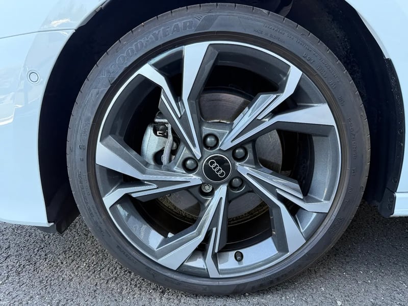 Photo de la voiture AUDI A3 SPORTBACK TFSI e Hybride rechargeable 204 S tronic 6 S line