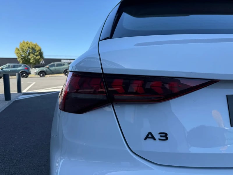 Photo de la voiture AUDI A3 SPORTBACK TFSI e Hybride rechargeable 204 S tronic 6 S line
