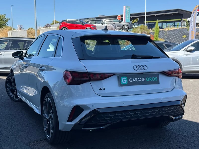 Photo de la voiture AUDI A3 SPORTBACK TFSI e Hybride rechargeable 204 S tronic 6 S line