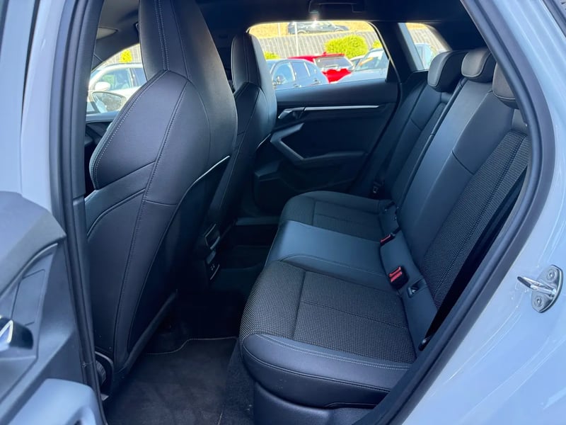 Photo de la voiture AUDI A3 SPORTBACK TFSI e Hybride rechargeable 204 S tronic 6 S line