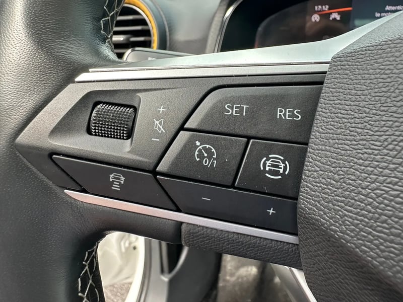 Photo de la voiture SEAT ARONA 1.0 TSI 110 ch Start/Stop BVM6 Style Business