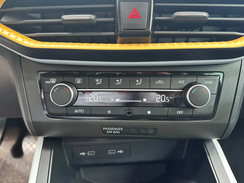 Photo de la voiture SEAT ARONA 1.0 TSI 110 ch Start/Stop BVM6 Style Business