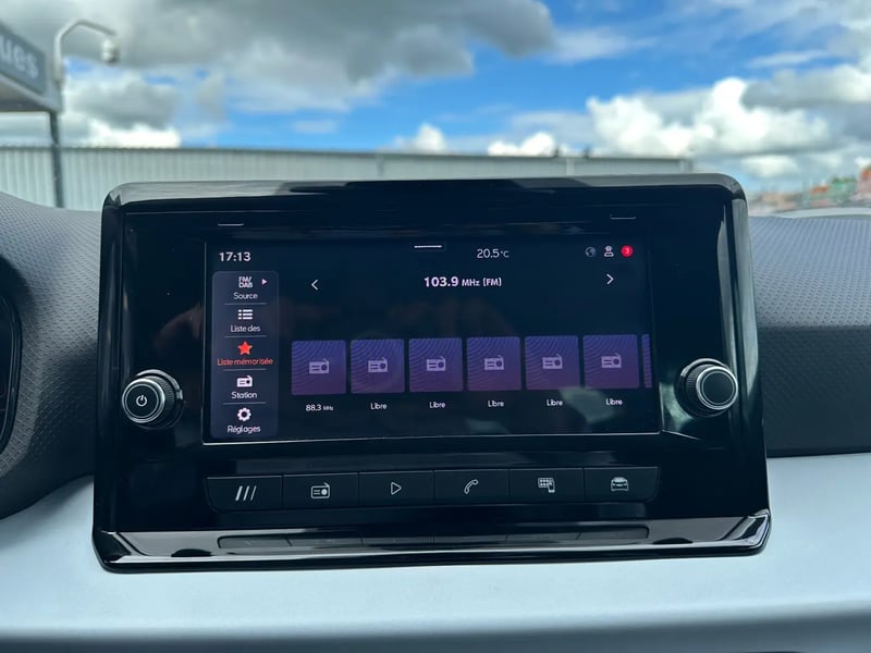 Photo de la voiture SEAT ARONA 1.0 TSI 110 ch Start/Stop BVM6 Style Business