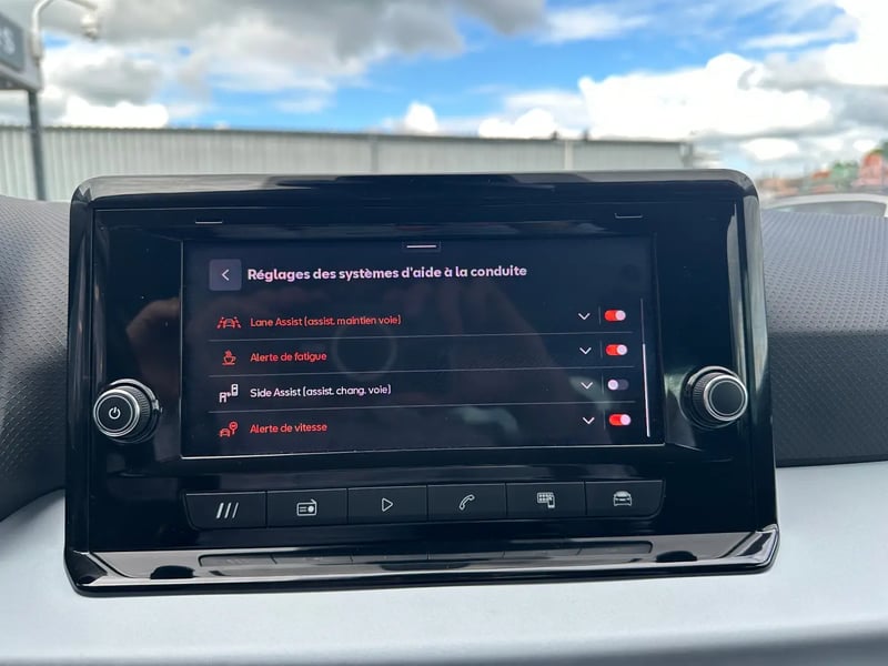 Photo de la voiture SEAT ARONA 1.0 TSI 110 ch Start/Stop BVM6 Style Business