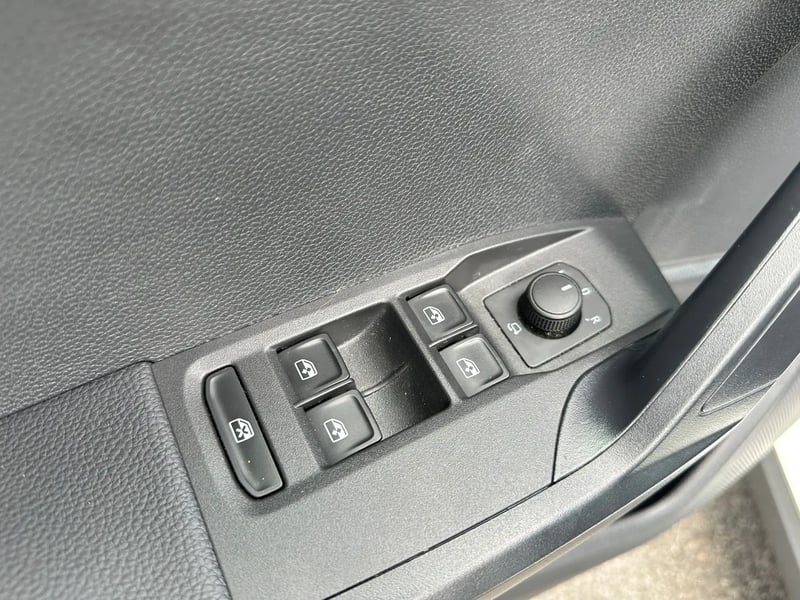 Photo de la voiture SEAT ARONA 1.0 TSI 110 ch Start/Stop BVM6 Style Business