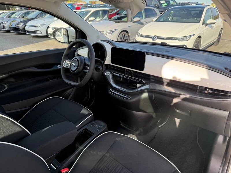 Photo de la voiture FIAT 500e BERLINE 500 e 95 ch Nouvelle 500