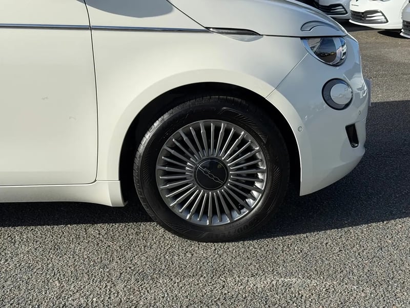 Photo de la voiture FIAT 500e BERLINE 500 e 95 ch Nouvelle 500