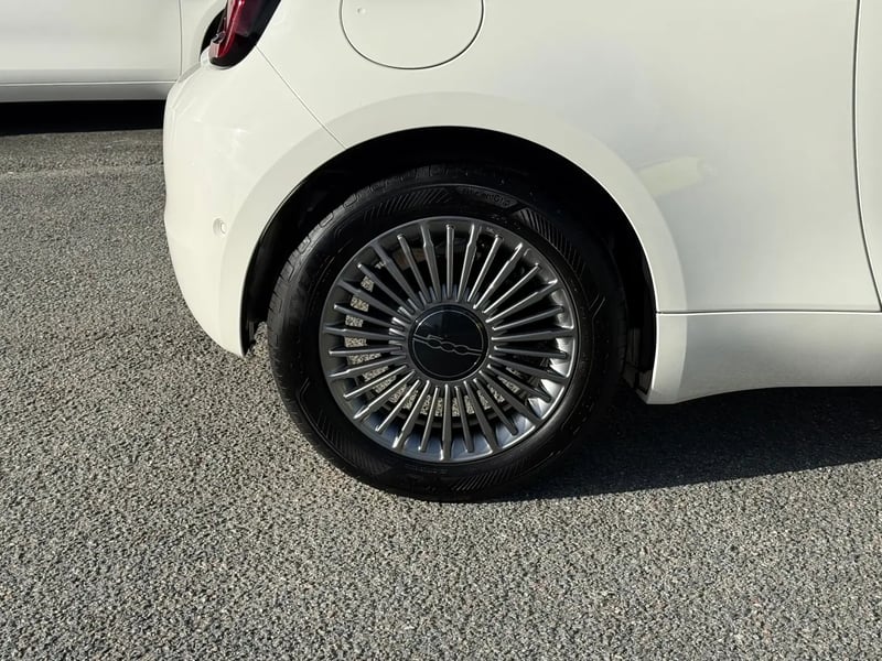 Photo de la voiture FIAT 500e BERLINE 500 e 95 ch Nouvelle 500