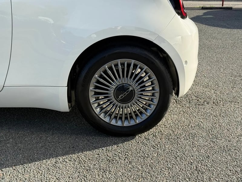 Photo de la voiture FIAT 500e BERLINE 500 e 95 ch Nouvelle 500