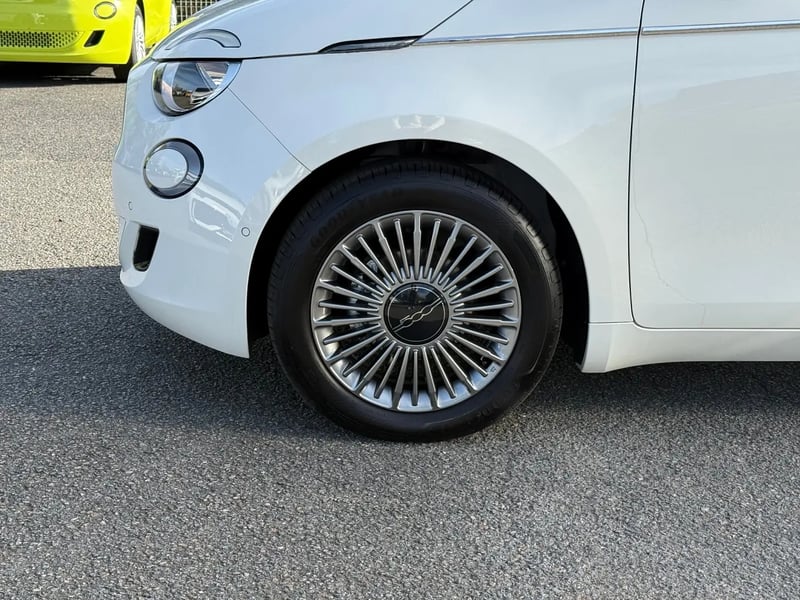 Photo de la voiture FIAT 500e BERLINE 500 e 95 ch Nouvelle 500