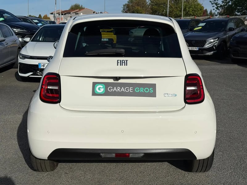 Photo de la voiture FIAT 500e BERLINE 500 e 95 ch Nouvelle 500