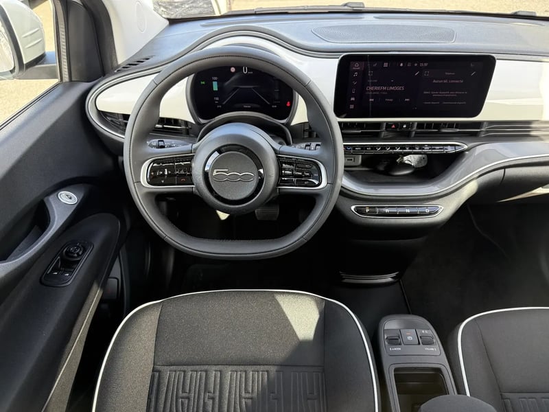Photo de la voiture FIAT 500e BERLINE 500 e 95 ch Nouvelle 500