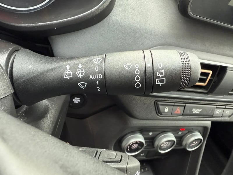 Photo de la voiture DACIA SANDERO ECO-G 100 GSR2 Stepway Extreme +