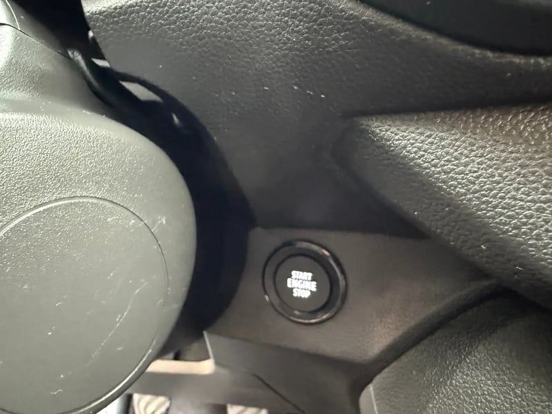 Photo de la voiture DACIA SANDERO ECO-G 100 GSR2 Stepway Extreme +