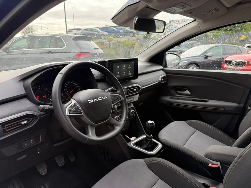 Photo de la voiture DACIA SANDERO ECO-G 100 GSR2 Stepway Extreme +