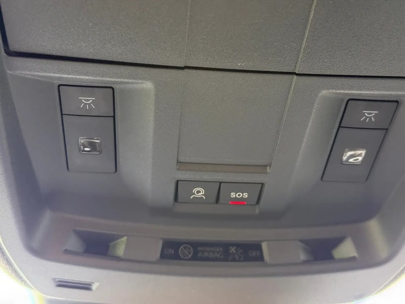 Photo de la voiture JEEP COMPASS 1.2 Turbo T3 145 ch BVR6 e-Hybrid Summit