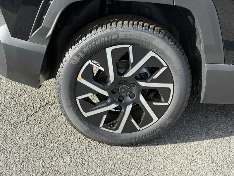 Photo de la voiture JEEP COMPASS 1.2 Turbo T3 145 ch BVR6 e-Hybrid Summit