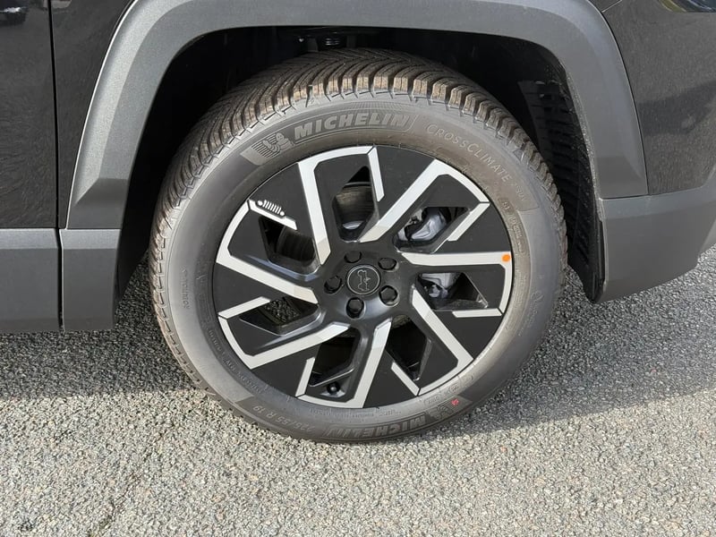 Photo de la voiture JEEP COMPASS 1.2 Turbo T3 145 ch BVR6 e-Hybrid Summit