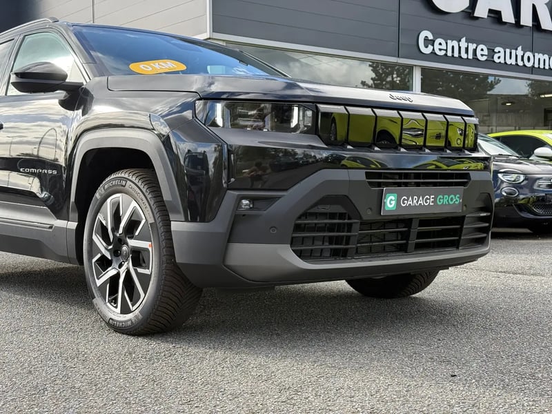 Photo de la voiture JEEP COMPASS 1.2 Turbo T3 145 ch BVR6 e-Hybrid Summit