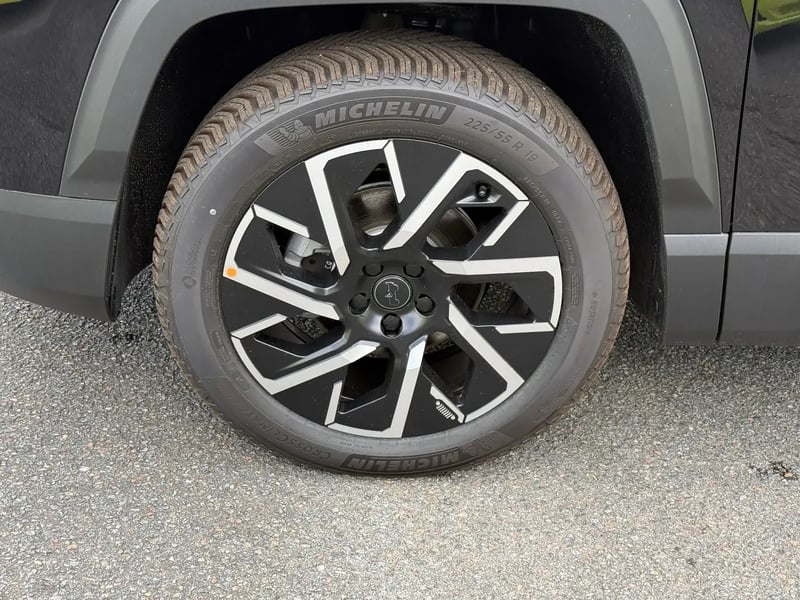 Photo de la voiture JEEP COMPASS 1.2 Turbo T3 145 ch BVR6 e-Hybrid Summit