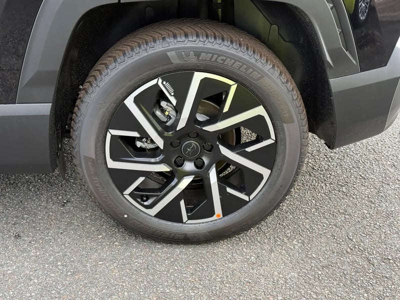 Photo de la voiture JEEP COMPASS 1.2 Turbo T3 145 ch BVR6 e-Hybrid Summit