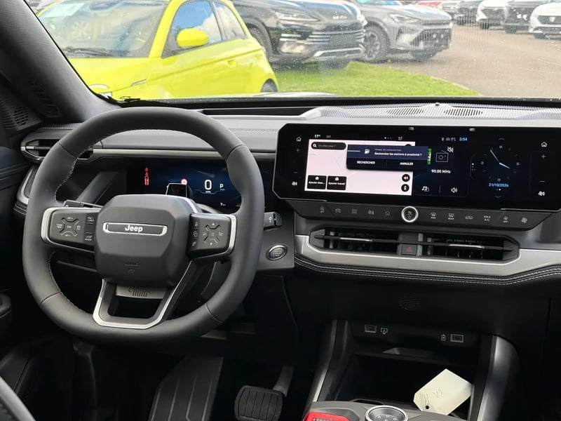 Photo de la voiture JEEP COMPASS 1.2 Turbo T3 145 ch BVR6 e-Hybrid Summit