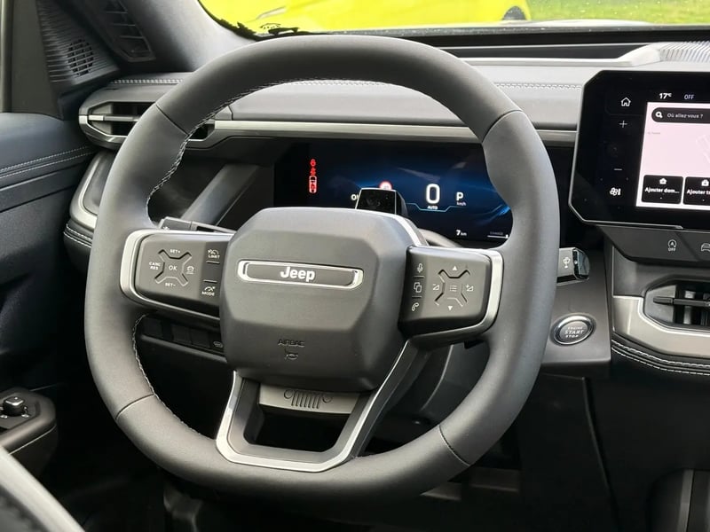 Photo de la voiture JEEP COMPASS 1.2 Turbo T3 145 ch BVR6 e-Hybrid Summit