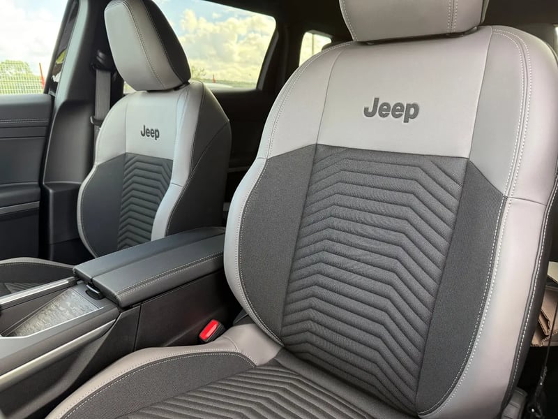 Photo de la voiture JEEP COMPASS 1.2 Turbo T3 145 ch BVR6 e-Hybrid Summit