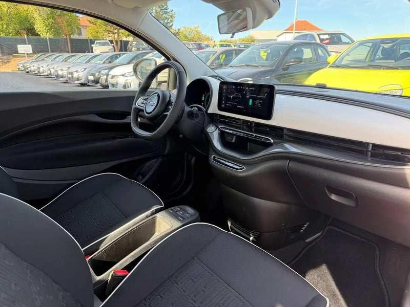 Photo de la voiture FIAT 500e BERLINE 500 e 95 ch Nouvelle 500