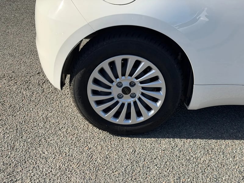 Photo de la voiture FIAT 500e BERLINE 500 e 95 ch Nouvelle 500