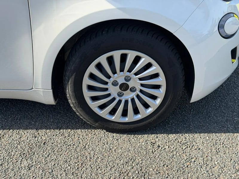 Photo de la voiture FIAT 500e BERLINE 500 e 95 ch Nouvelle 500