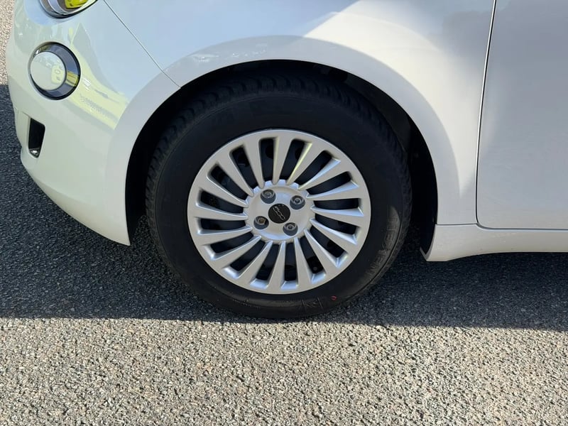 Photo de la voiture FIAT 500e BERLINE 500 e 95 ch Nouvelle 500