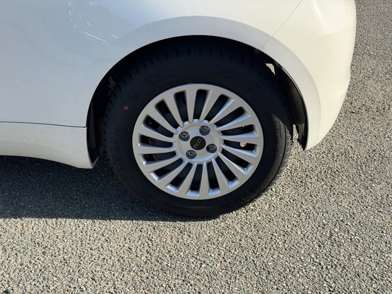 Photo de la voiture FIAT 500e BERLINE 500 e 95 ch Nouvelle 500