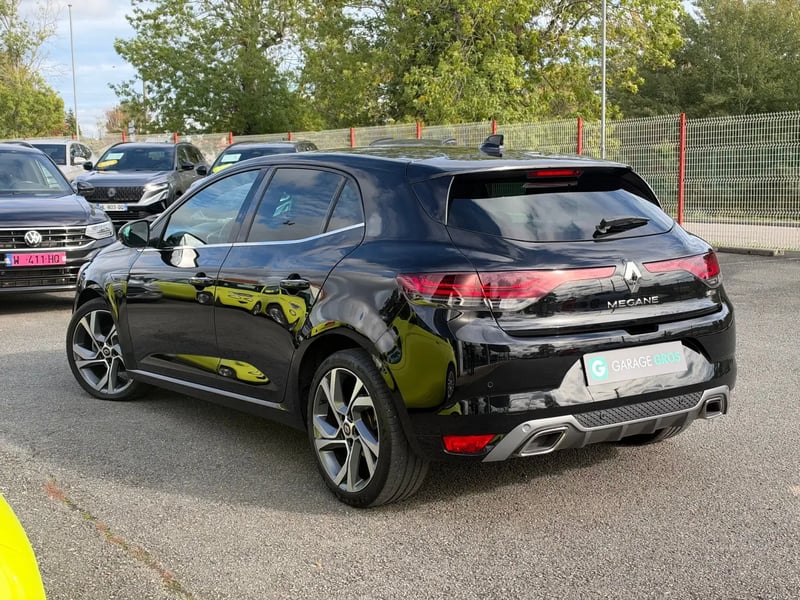 Photo de la voiture RENAULT MEGANE IV BERLINE Blue dCi 115 EDC - 20 R.S. Line