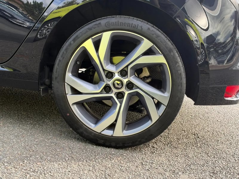 Photo de la voiture RENAULT MEGANE IV BERLINE Blue dCi 115 EDC - 20 R.S. Line
