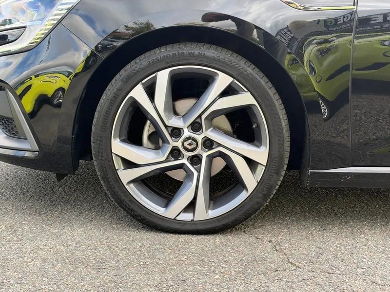 Photo de la voiture RENAULT MEGANE IV BERLINE Blue dCi 115 EDC - 20 R.S. Line