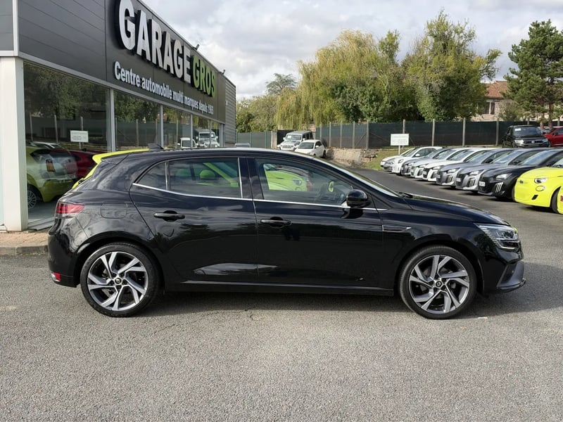 Photo de la voiture RENAULT MEGANE IV BERLINE Blue dCi 115 EDC - 20 R.S. Line