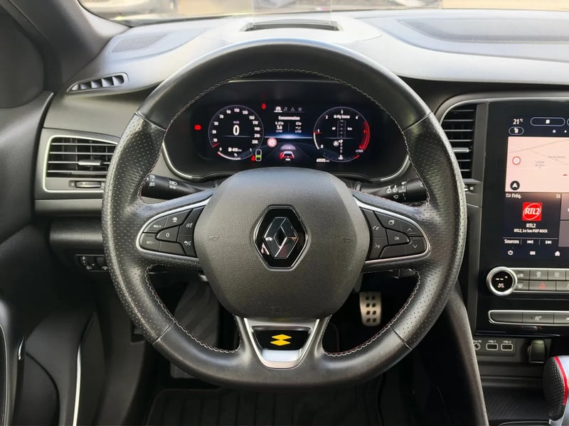 Photo de la voiture RENAULT MEGANE IV BERLINE Blue dCi 115 EDC - 20 R.S. Line