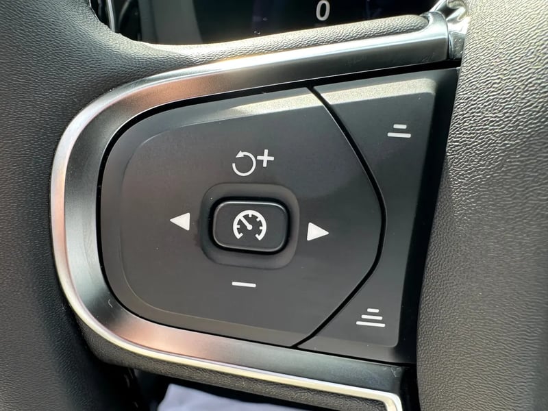 Photo de la voiture VOLVO XC60 T6 AWD Hybride rechargeable 253 ch+145 ch Geartronic 8 Plus Style Chrome