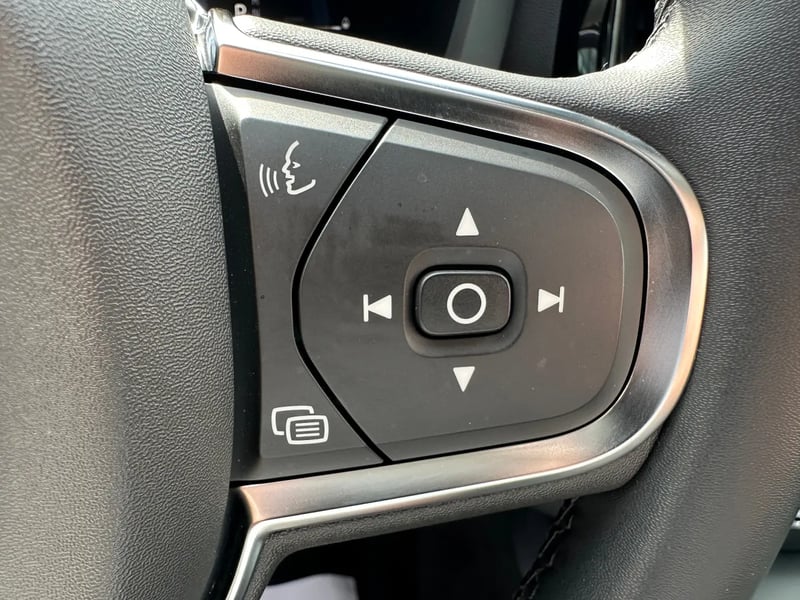 Photo de la voiture VOLVO XC60 T6 AWD Hybride rechargeable 253 ch+145 ch Geartronic 8 Plus Style Chrome